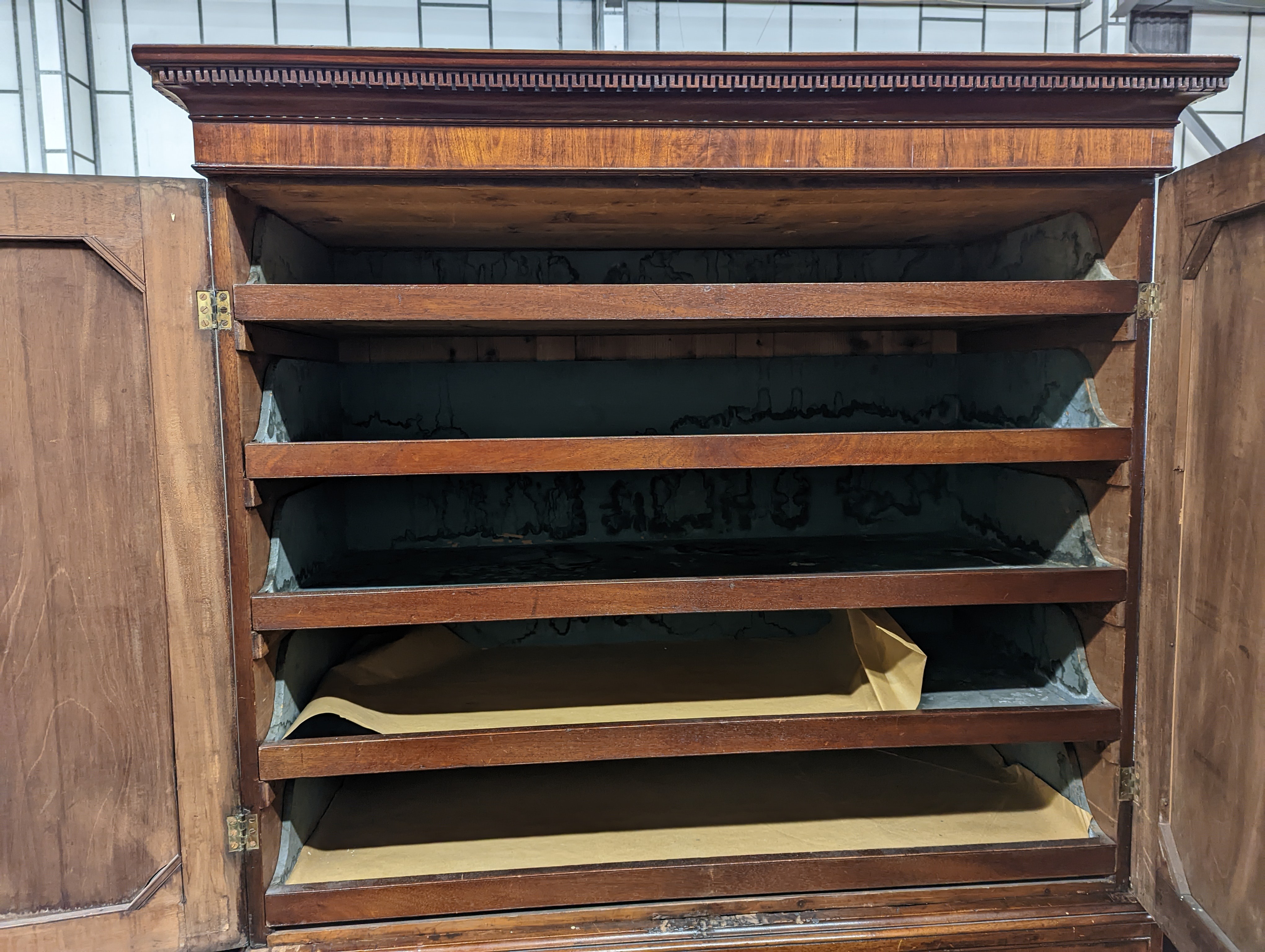 A George III mahogany linen press, width 124cm, depth 56cm, height 195cm